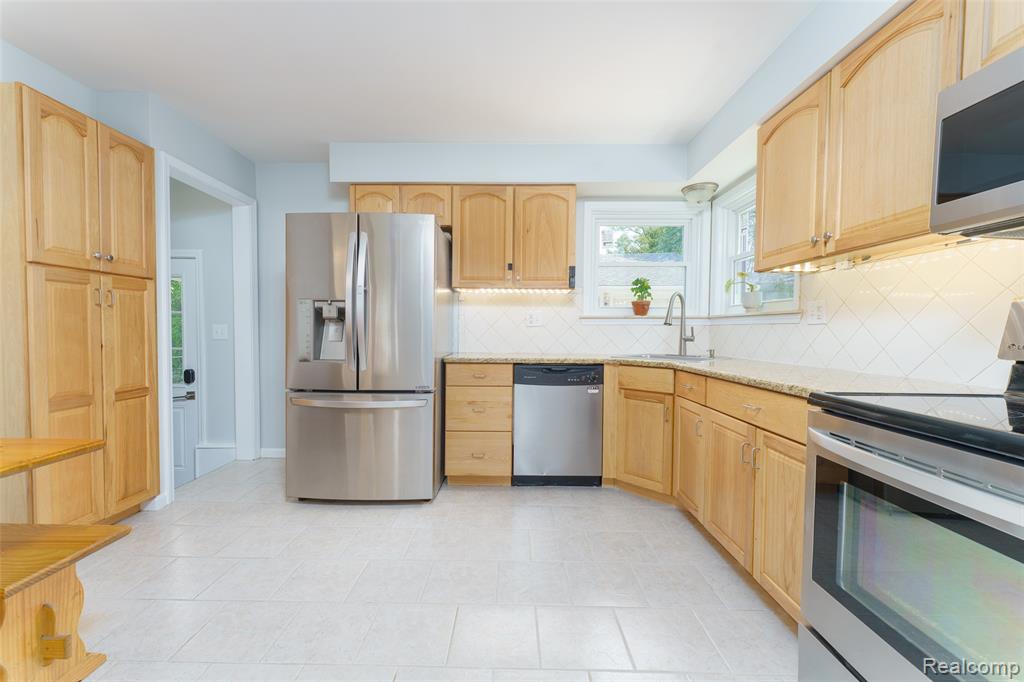 860 Friar Drive, Milford, MI 48381 — Photo 5
