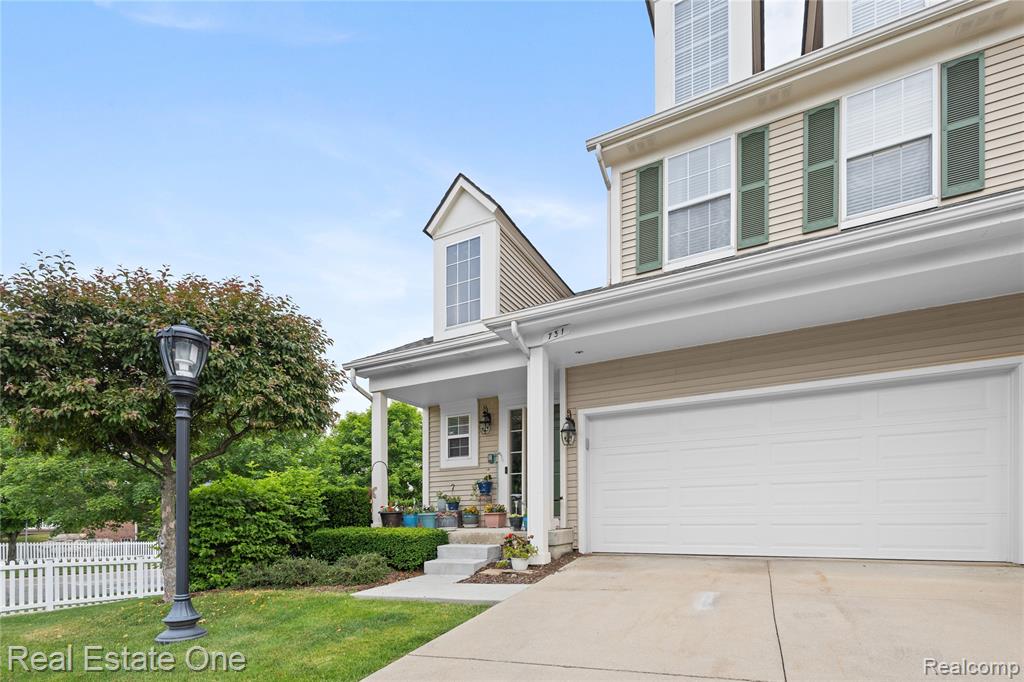 731 E Bluff Court, Rochester Hills, MI 48307 — front exterior