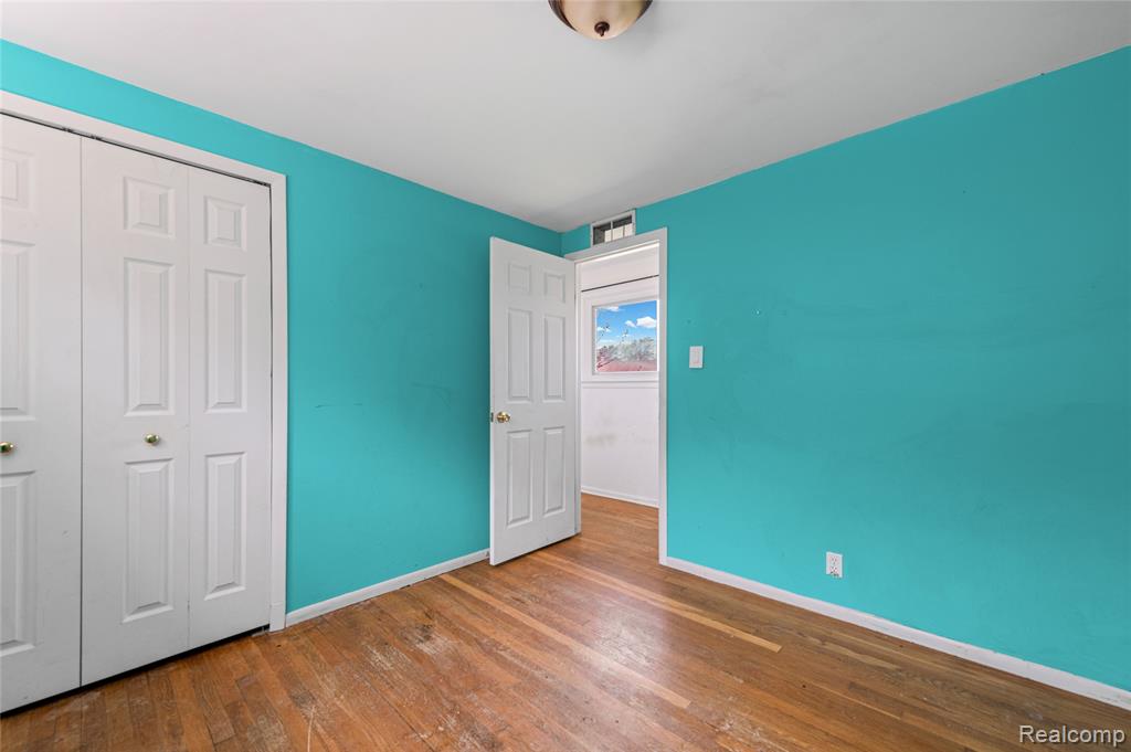 30539 Longfellow Avenue, Madison Heights, MI 48071 — Photo 16