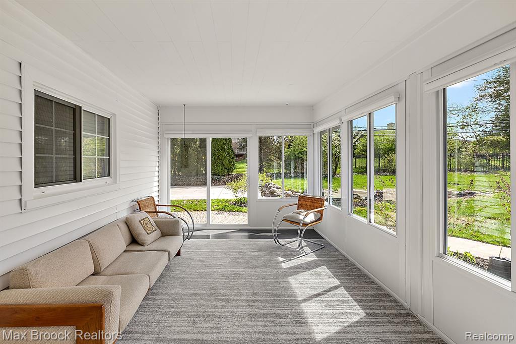 4384 SUNNINGDALE Drive, Bloomfield Hills, MI 48302 — Photo 10