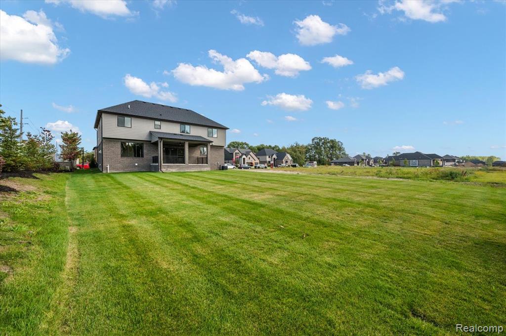 50999 Mistwood Drive, Macomb, MI 48042 — Photo 9