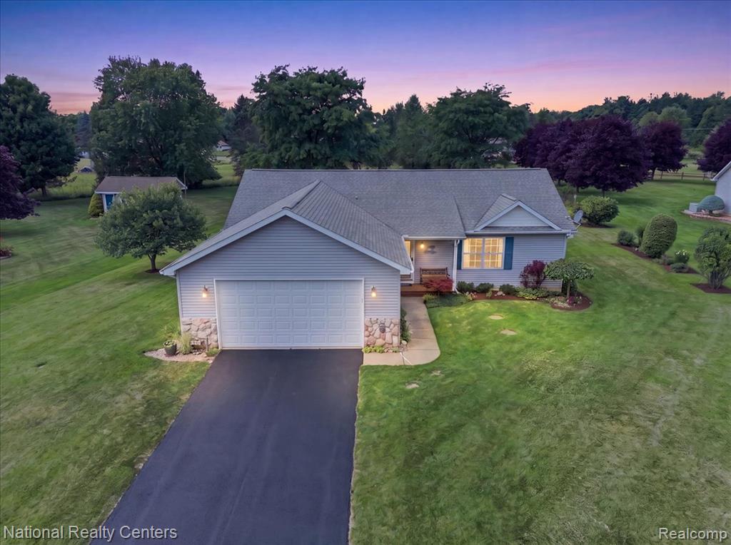 10844 Mackinaw Trail, Fowlerville, MI 48836