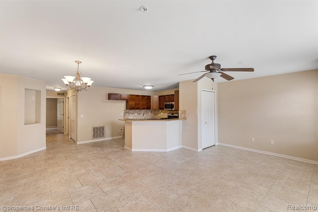 8437 Williamstown Drive, Shelby Twp, MI 48316 — Photo 2