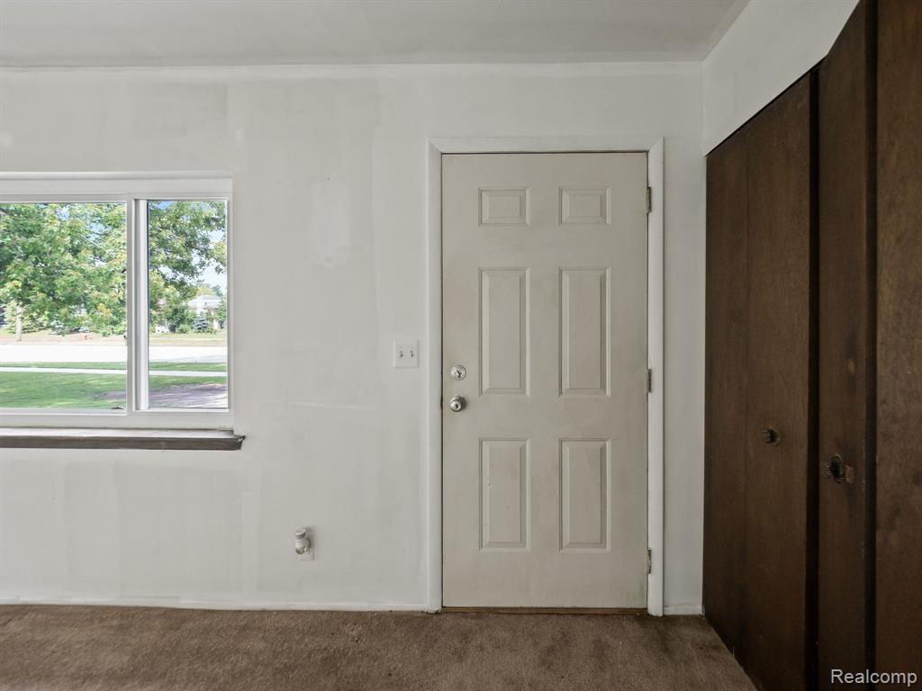 43667 DEQUINDRE Road, Troy, MI 48085 — Photo 8