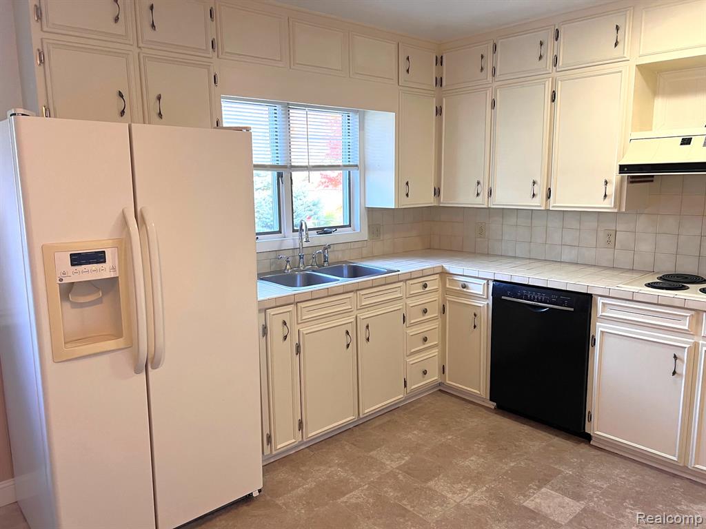 502 Dean Drive, Owosso, MI 48867 — Photo 10