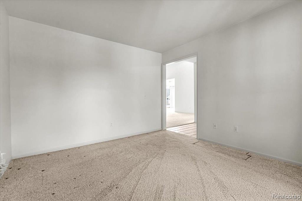883 TARTAN Trail, Bloomfield Hills, MI 48304 — Photo 15