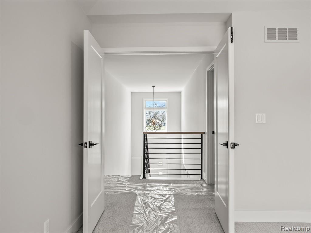 4304 MANDALAY Avenue, Royal Oak, MI 48073 — Photo 33