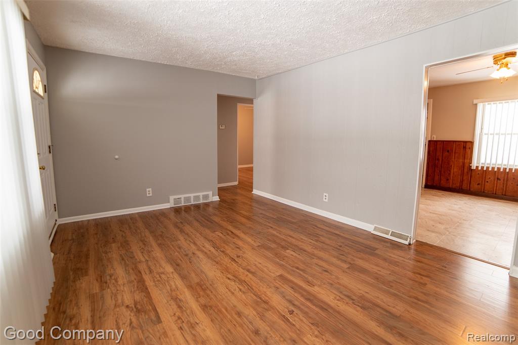 544 E Dallas Avenue, Madison Heights, MI 48071 — Photo 3