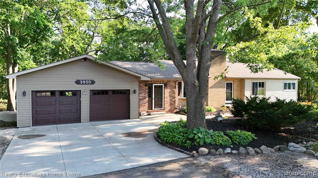 3855 N RIVER Road, Fort Gratiot, MI 48059