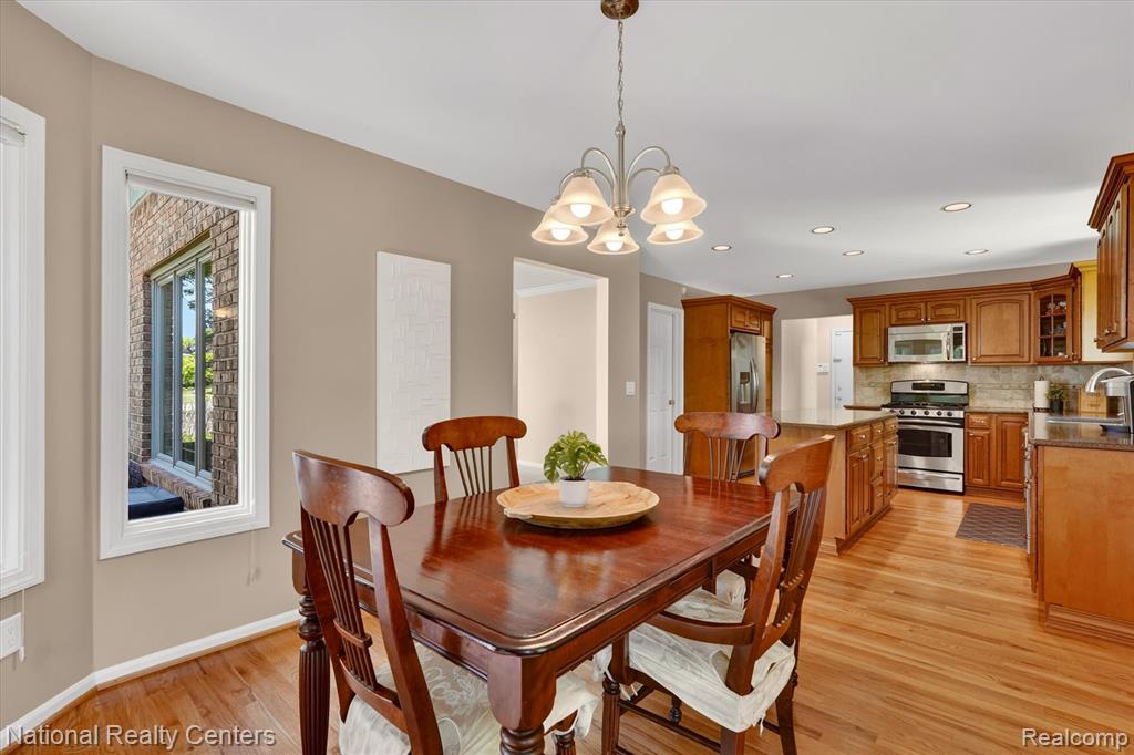 9326 Park Lane, Commerce Twp, MI 48382 — Photo 16