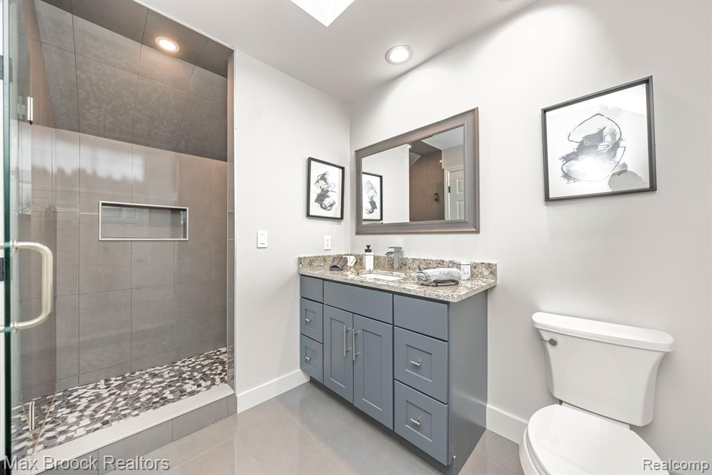 4659 LINWOOD Street, West Bloomfield, MI 48324 — Photo 68