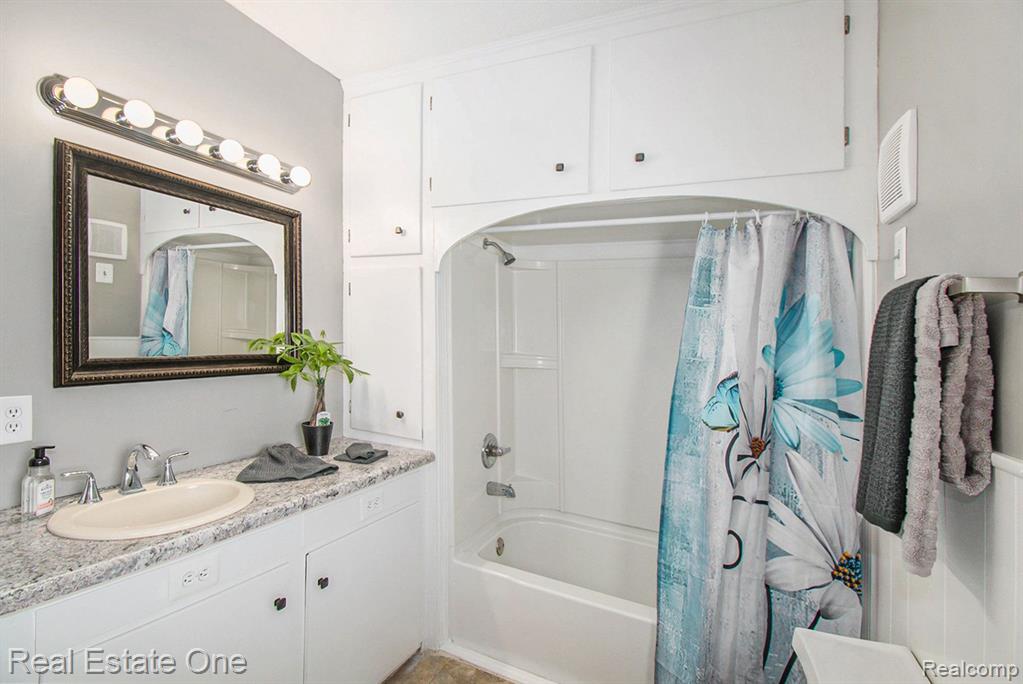 54 DIVISION Street, Oxford, MI 48371 — Photo 19