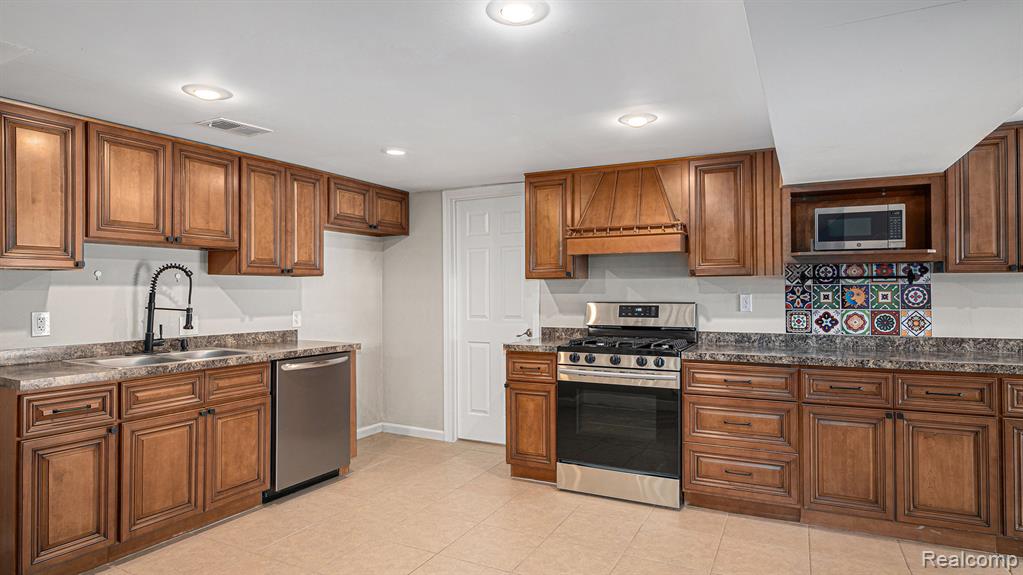 6288 Buckshore Drive, Whitmore Lake, MI 48189 — Photo 19
