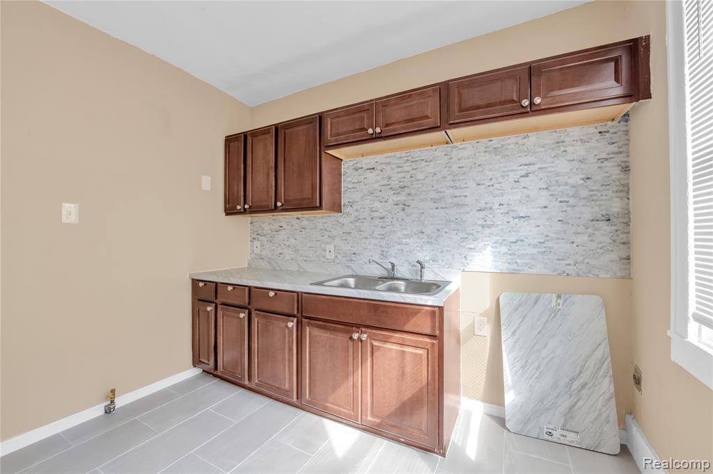 5044 Fairview Street, Detroit, MI 48213 — Photo 23