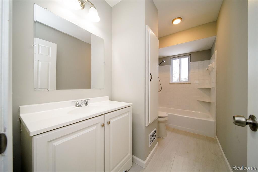 5266 ARGENTINE Road, Howell, MI 48855 — Photo 34