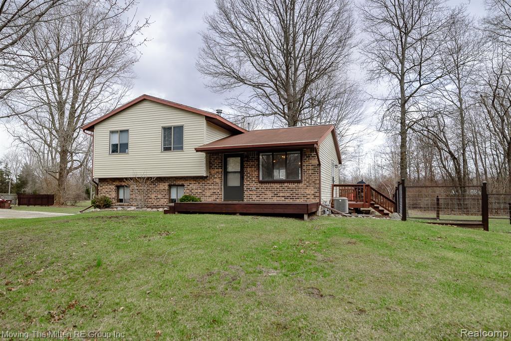 21775 Clemmons Court, Belleville, MI 48111 — Photo 39