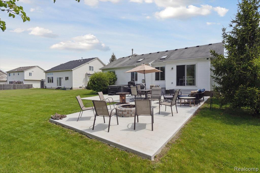 8072 LARK Lane, Grand Blanc, MI 48439 — Photo 48