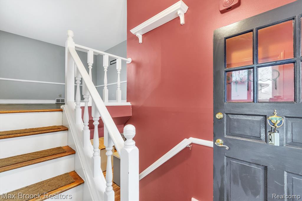 978 PANORAMA Drive, Milford, MI 48381 — Photo 5