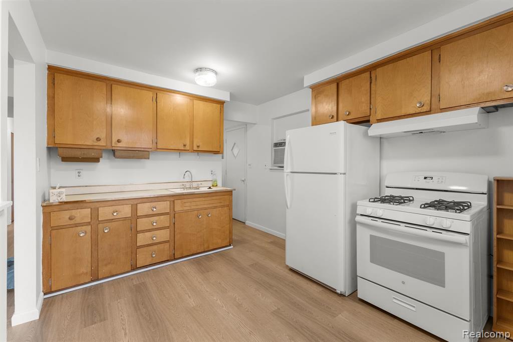 4921 GERTRUDE Street, Dearborn Heights, MI 48125 — Photo 11