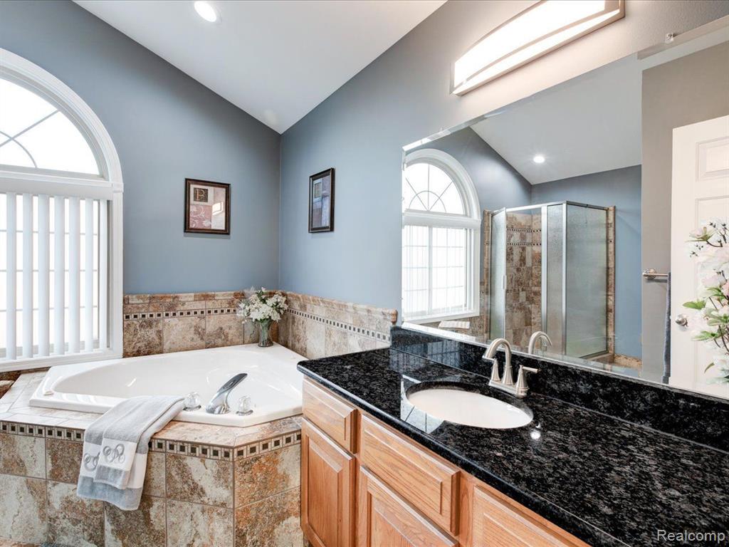 49275 SANTA ANITA Drive W, Chesterfield, MI 48047 — Photo 40