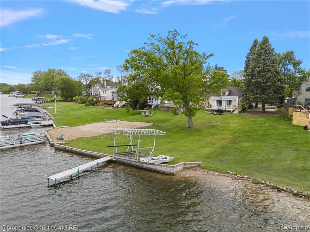 600 Wolverine Drive, Walled Lake, MI 48390 — Photo 2