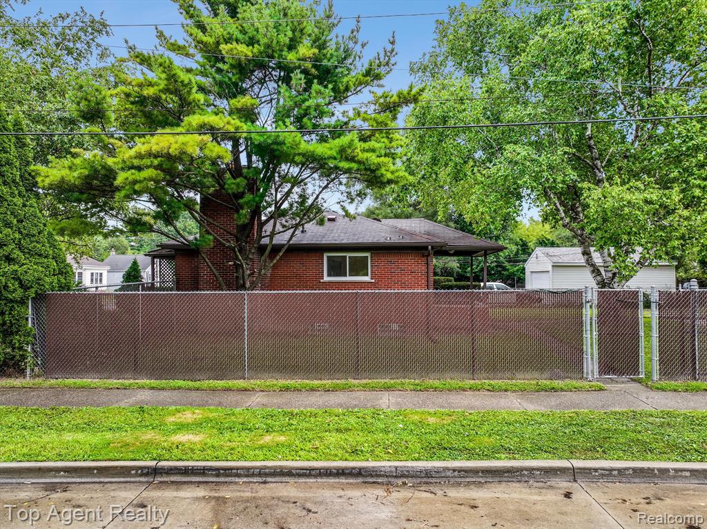 7206 YACHT Avenue, Warren, MI 48091 — Photo 33