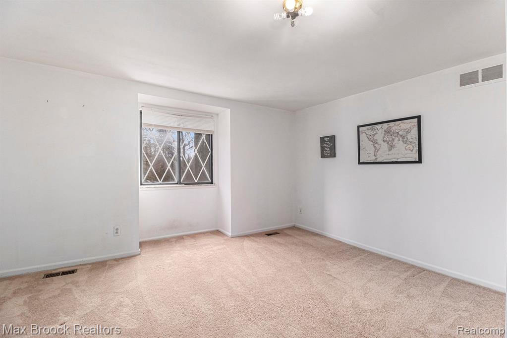 5962 CHERRY CREST Drive, West Bloomfield, MI — Photo 28