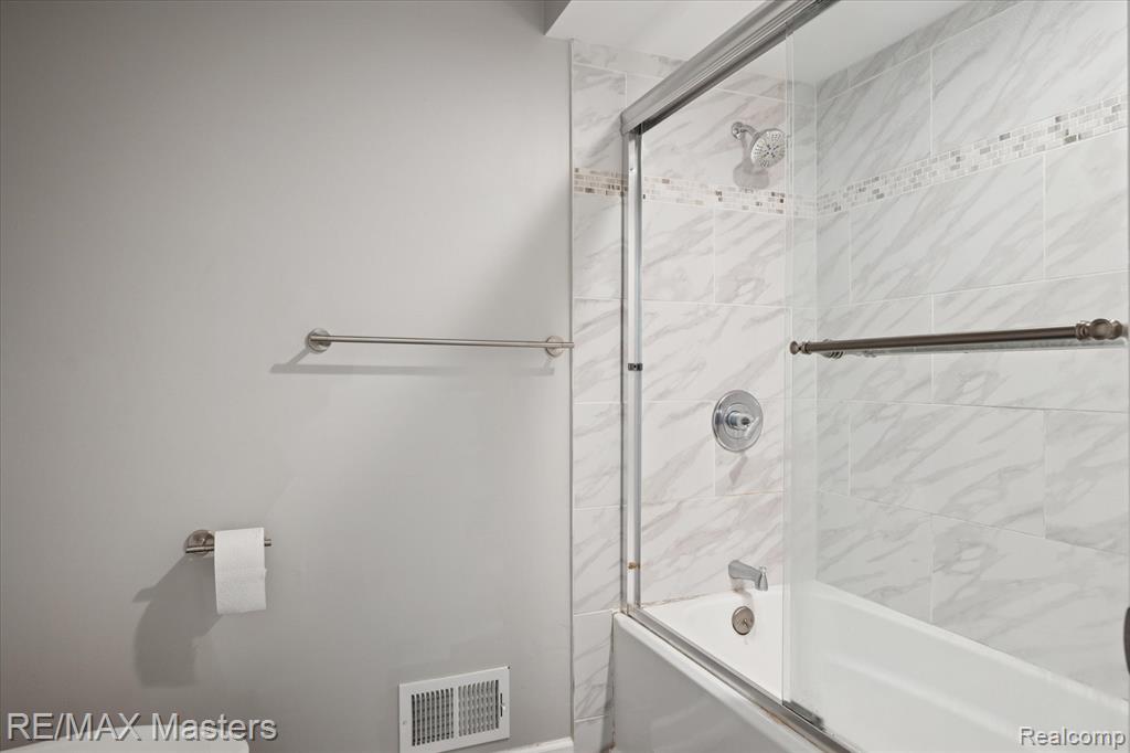 23121 Leighwood Drive, Woodhaven, MI 48183 — Photo 26