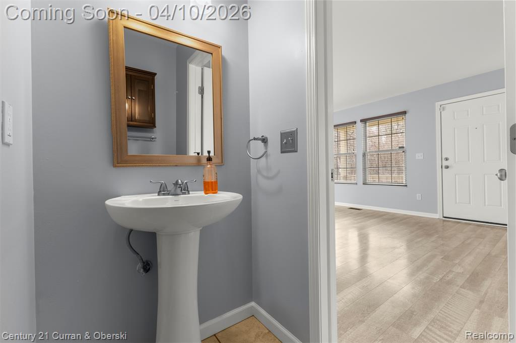 8045 Colonial Lane, Ypsilanti, MI 48198 — Photo 33