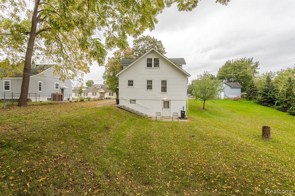 46 SMITH Court, Lake Orion, MI 48362 — Photo 8