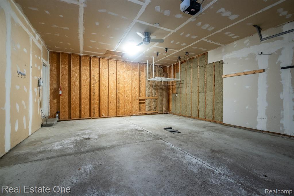 1092 CHESTNUT Lane, South Lyon, MI 48178 — Photo 55