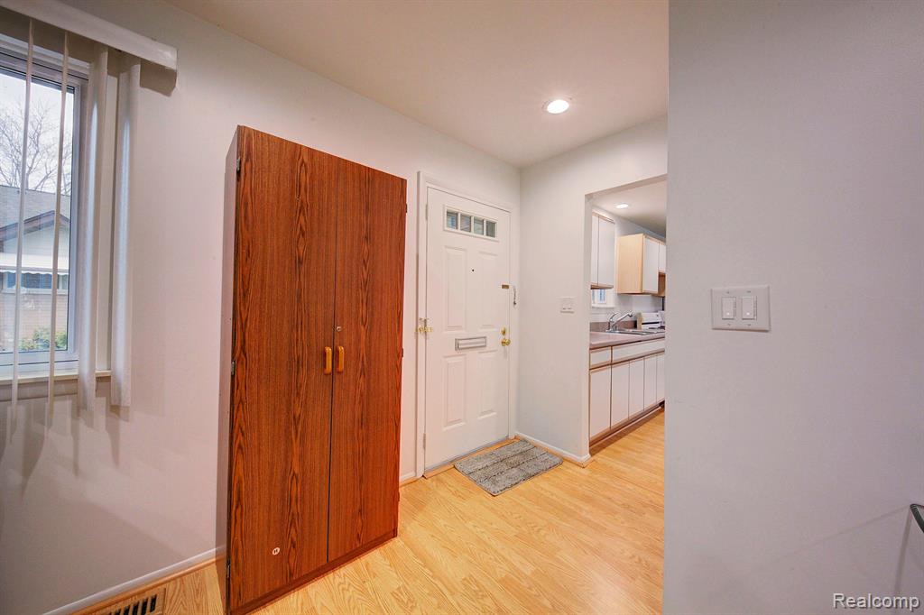 8401 18 Mile Road, Unit 167, Sterling Heights, MI 48313 — Photo 3