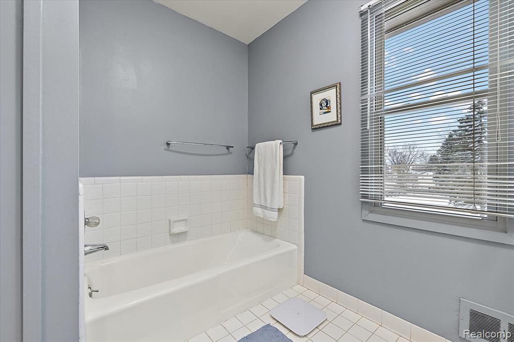 4539 Middleton Court, West Bloomfield, MI 48323 — Photo 20