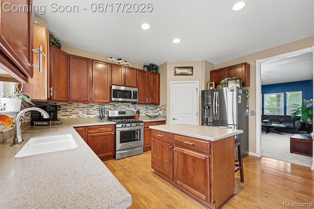 19120 Pembridge Street, Macomb, MI 48042 — Photo 14