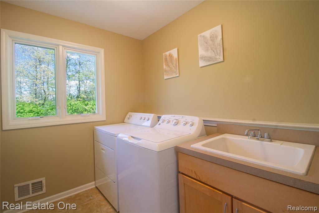 9068 Lebarron Court, Saline, MI 48176 — Photo 18