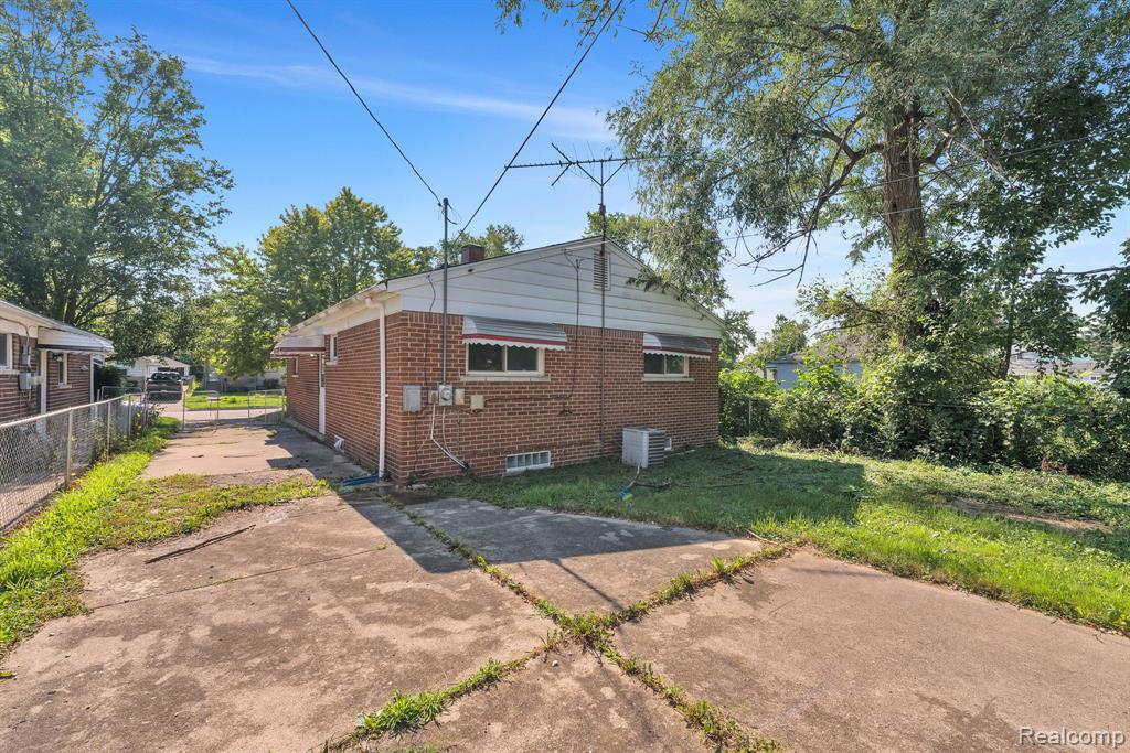 5320 Bedford Street, Dearborn Heights, MI 48125 — Photo 5