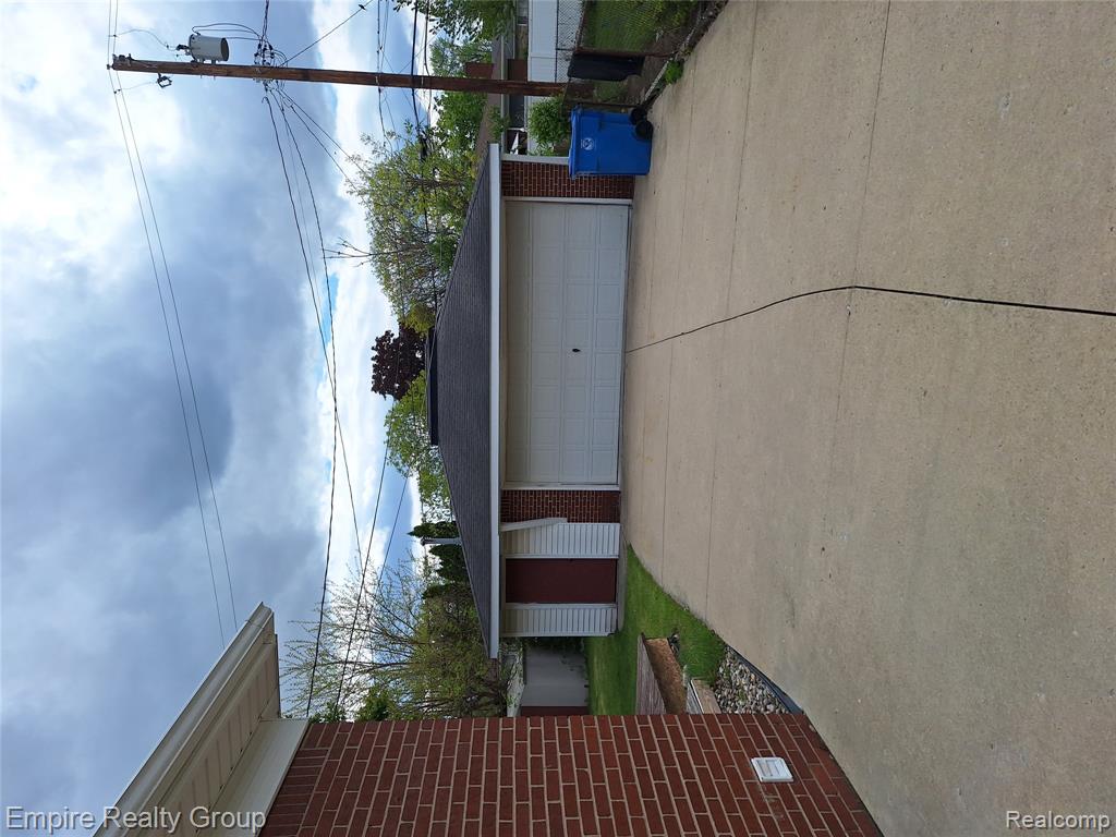 8547 Kinloch Street, Dearborn Heights, MI 48127 — Photo 4