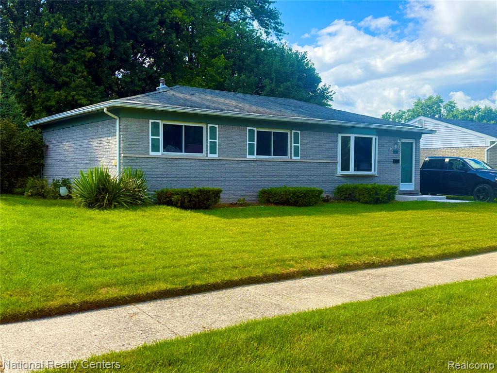 6790 Emily Court, Westland, MI — Photo 2