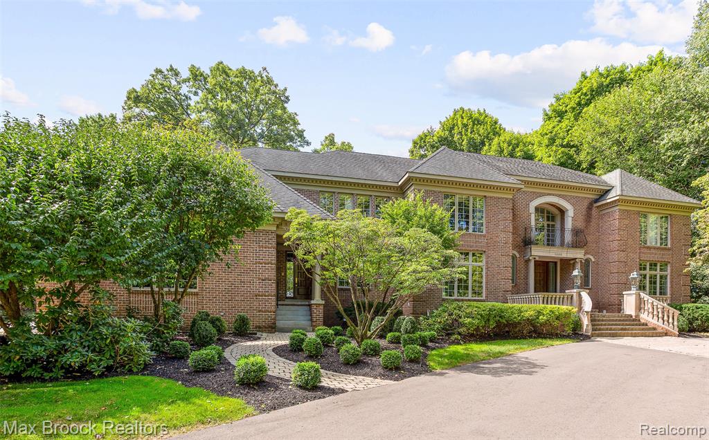 4966 Stoneleigh Road, Bloomfield Hills, MI 48302