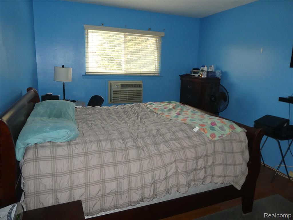 7482 Woodview Street, 4, Westland, MI — Photo 16