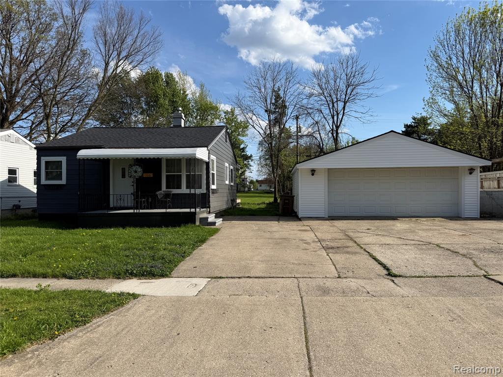 106 E Hopkins Avenue, Pontiac, MI 48340 — front exterior