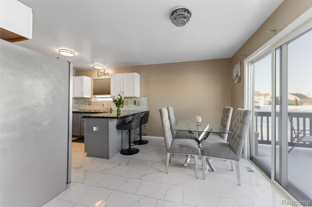 6235 Crystal Lake Drive, Romulus, MI 48174 — Photo 9