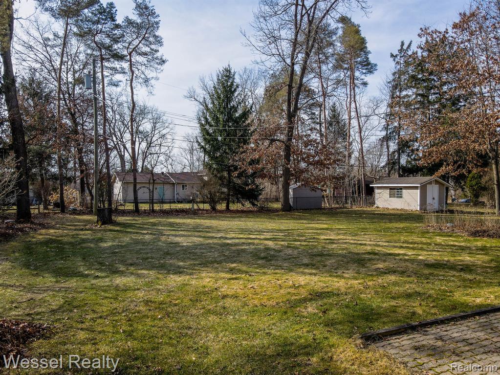 557 Green Cove Drive, Holly, MI 48442 — Photo 36