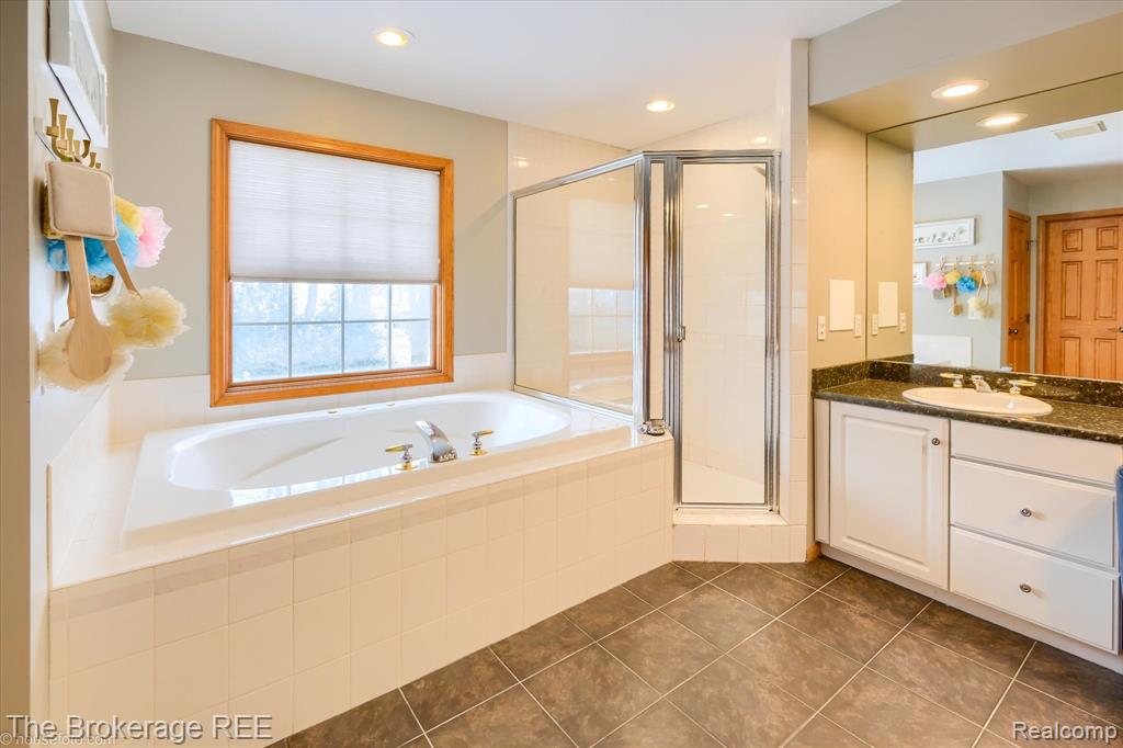 5475 Woodfield Parkway, Grand Blanc, MI 48439 — Photo 58