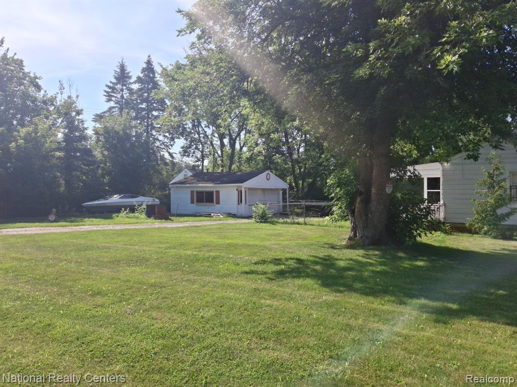 8310 Braile, Detroit, MI 48228 — Photo 4