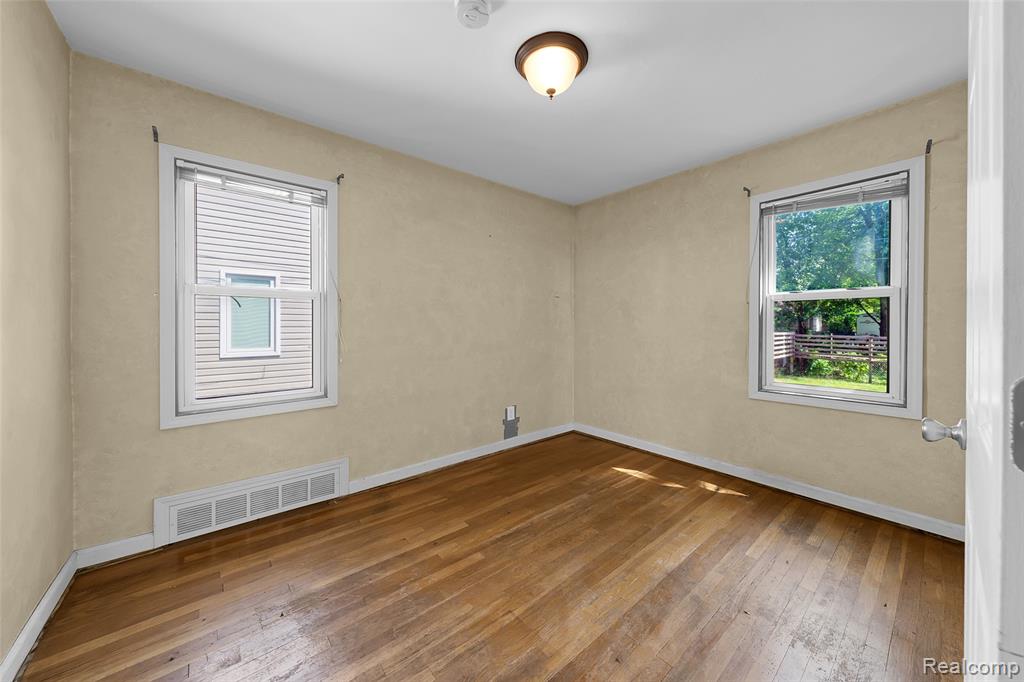 8272 Coolidge, Center Line, MI 48015 — Photo 18