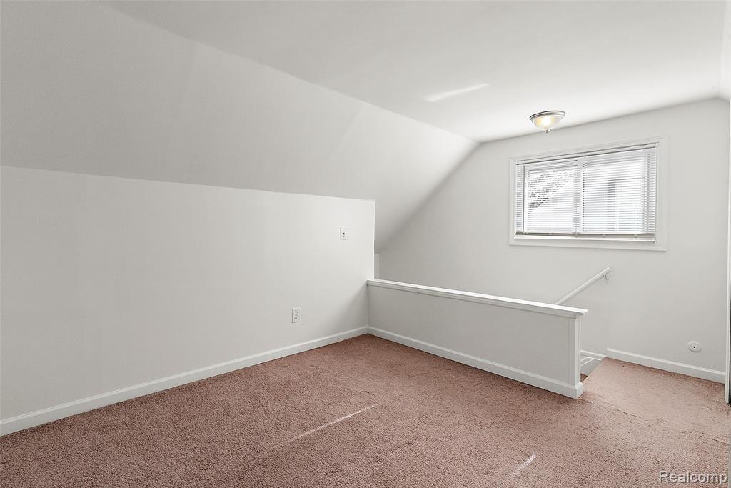 898 E Barrett Avenue, Madison Heights, MI 48071 — Photo 17