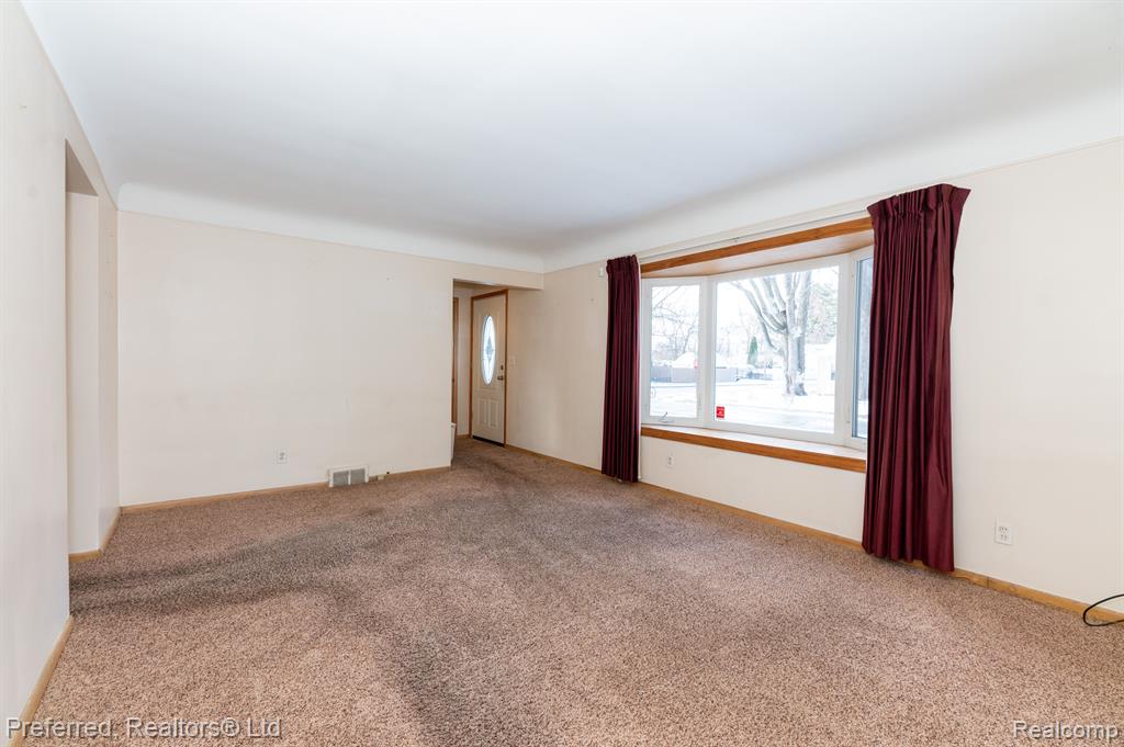 4565 UNIVERSAL Street, Dearborn Heights, MI 48125 — Photo 17