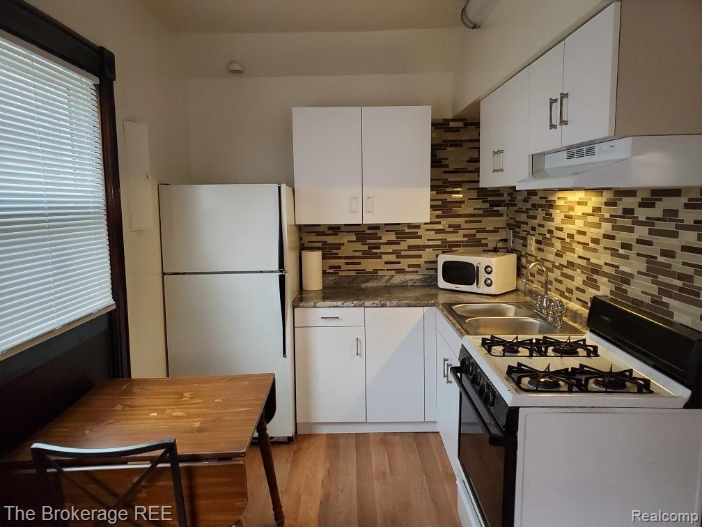 616 E 2ND Street, Flint, MI 48503 — Photo 13
