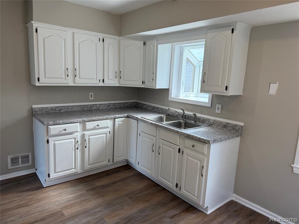 4234 Custer Avenue, Flint, MI 48507 — Photo 6